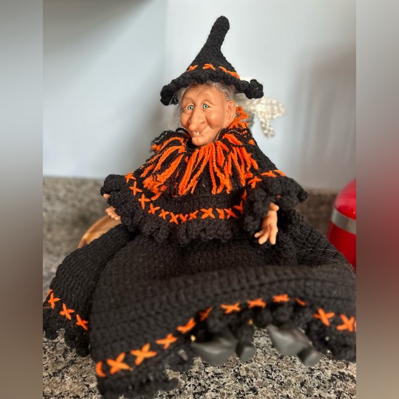 Vintage 1994 Tilda Witch Old Lady Crochet Orange Black Halloween - Picture 3 of 16